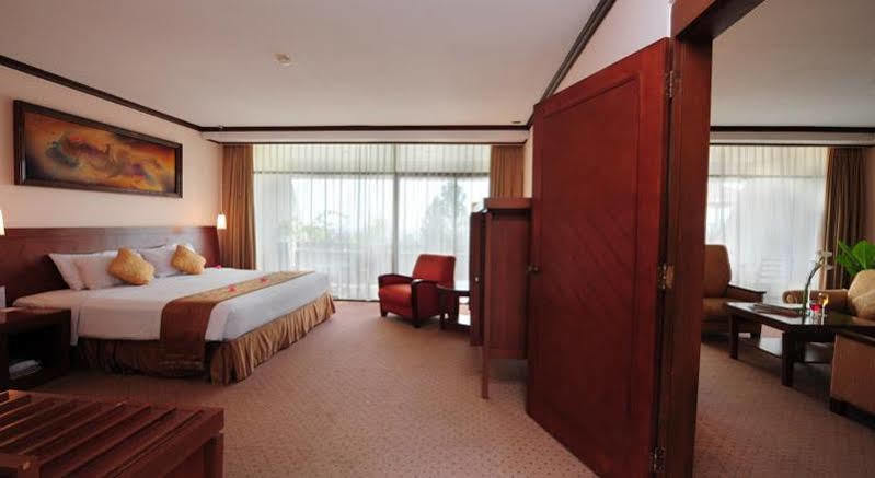 Patra Semarang Hotel & Convention Kültér fotó